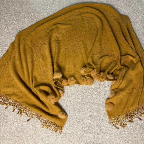 Elegant Mustard Wrap with Tassel Details - Picture 7 of 8